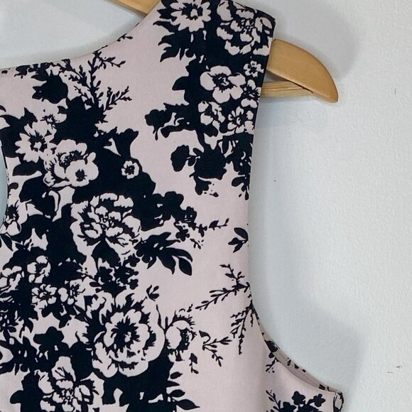 Ricki's - Printed & Textured , Sleeveless top, peplum-style, Black/Rose - Size L - Picture 7 of 10